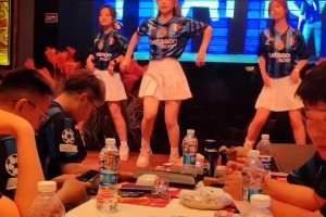 小编不装了！为了美女啦啦队也要支持国米