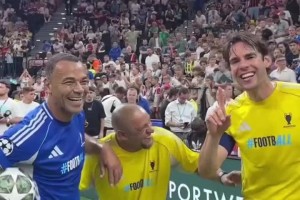 巴西传奇三人组梦幻同框，谁的足球青春DNA动了？