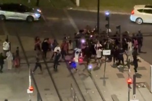 有没有皇后来欺负一下🤣欧冠女主持打扮成小村妇模样~