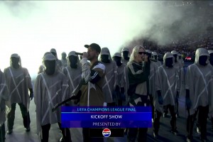 俩活宝！登贝莱还是不会讲英语，这是把亨利当英国人整呢🤣