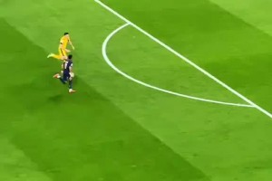 现场实拍杜埃梅开二度，网友：感觉巴斯托尼整场都在玩命回追😓