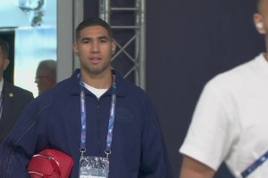 冲击队史首座欧冠奖杯！巴黎众将抵达球场！