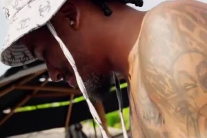 边度假边训练？杰伦-格林这装备让人有点看不懂哇