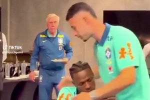 安切洛蒂看到马丁内利后，回想起了伯纳乌的那个夜晚😅