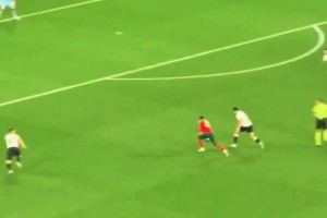 C罗生涯937球，现场女球迷的反应！葡萄牙打破25年不胜德国的魔咒