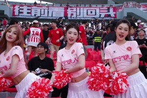 战斗吧辽宁队！辽宁铁人啦啦队颜值在中甲赛场也是天花板级别的