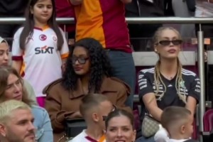 二弟终于明白新女友比旺达香多了！现在是时刻都带在身边