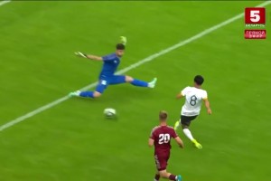 错失良机！中国U22前场流畅配合，木塔力甫单刀打近角击中立柱！