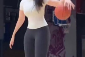 肘子姐身材真的越来越像金-卡戴珊靠拢了