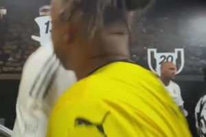 克罗斯状态简直就是现役球员啊！多特皇马传奇赛的互相寒暄环节！