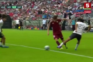 主裁误判？慢镜回放刘小龙犯规是在禁区外！主裁判了点球！