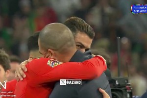 老友再会！颁奖典礼佩佩手持奖杯出场后，与C罗拥抱