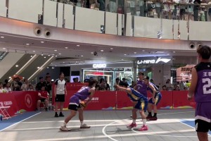 这种坏习惯就该吹，给女裁判点赞