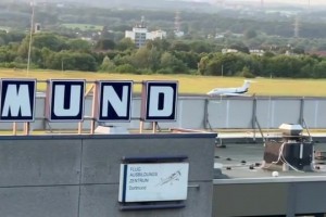 追随哥哥的脚步！贝林厄姆此前抵达多特蒙德，并进行体检！