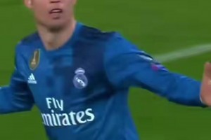 皇马：他这脚倒钩不仅征服了球迷，连门神布冯都被定在了原地！