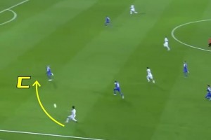 这球咋还带拐弯的！这科学吗？