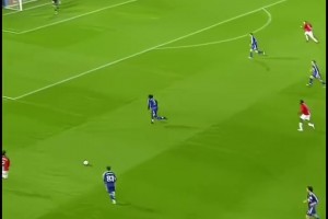 罗纳尔多磕球！C罗这球实在太经典了！看台上的弗格森看开心了！