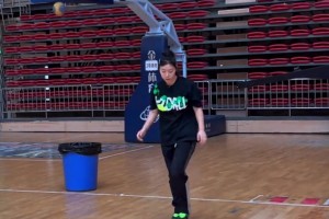 女人，谁允许你打球这么拉风？