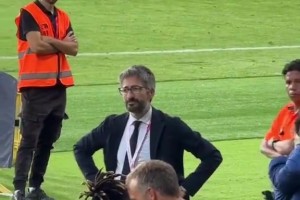 期待一手？网友晒出此前弗里克与尼科窃窃私语的视频！