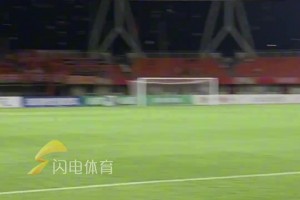 山东泰山B队主场2-2兰州，赛后于远伟与泰山队弟子握手问候