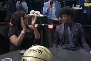 如今顶梁柱！22年雷霆用交易乔治得到的快船选秀权，选中杰伦威