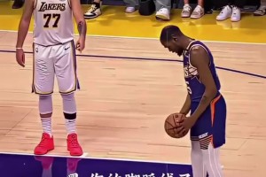 杜兰特罚球时，东契奇来了一句：你的脚踩线了！你总是踩到这条线