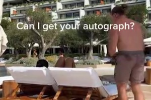 罕见！足坛名场面：贝克汉姆大发雷霆！队友拦都拦不住啊！