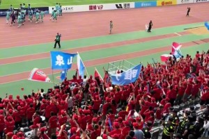 省官员到现场，不致辞，不讲话，只看球。网友：中超中甲快学学吧