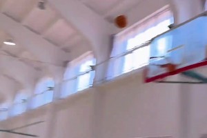 震撼到了！一个女生二段式跳投而且这么标准有力量感！