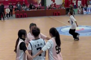 👀三人包夹 这一定是超级MVP🤭