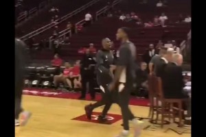 嘴角压不住了！KD面带笑容接受采访！女记者问KD是否要招募威少！