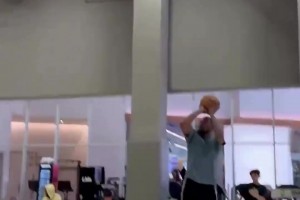 下赛季起飞🚀火箭新援杜兰特最新训练视频：立棍单打依旧无解！