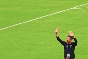 常回家看看！实拍：邵佳一和杨智工体谢场❤