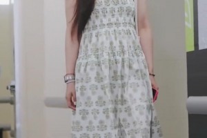 小宝李月汝近期穿搭片段，小宝越来越开心！