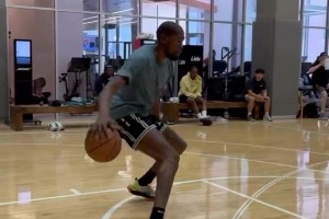 杜小帅最新训练视频！这小腿实在太迷人了！就问这立棍单打谁防的了？😎