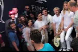 桃花眼犯了~Lipa那年在球员通道看见C罗被迷的神魂颠倒~