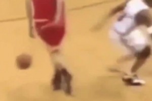 杨瀚森这个背运快攻和当年姚明一模一样，而且对手正是开拓者😍