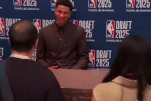 被马刺选中！此前弗拉格采访区门庭若市 而布莱恩特采访只有几人