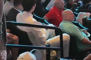 不被看好又如何！美媒：哥们在观众席里被选中