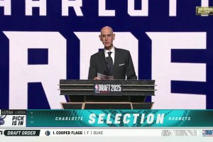 弗拉格此前：最想隔扣詹姆斯，他不是我的GOAT但绝对排第二