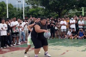 吨位已经碾压，再来点小灵巧，完全无解！