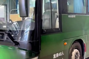 近距离实拍新涂装的国安大巴：正式迈入新能源时代🔥