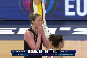 离谱！女篮欧锦赛决赛比利时末节14-0逆转🤯最后还抢断绝杀