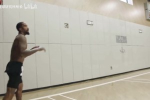 太潇洒了！JR史密斯的投篮真是写意啊！