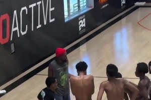 👷‍包工头安排工作了！这小红帽一戴气质一下就上来了