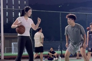 全网最不怕对抗的女球员，防守人都被撞虚了