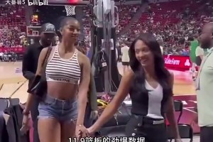 前火箭球员转行打排球进奥运了！巴丁格在奥运村和浓眉碰面，两人握手