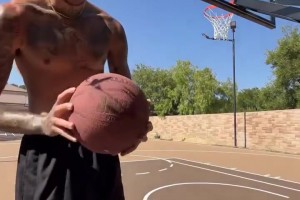 投篮姿势独一档🤣球哥朗佐-鲍尔已经开始休赛期苦练了！