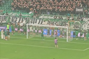 不忘旧主❤，实拍国安旧将侯永永工体谢场