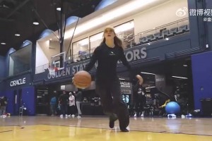 李梦这表情非常痛苦！WCBA这个防守强度给得是有点大！